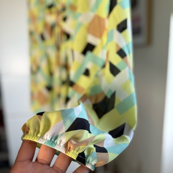 NWOT New York & Company Black and Yellow Pattern Tie Front Blouse Size XL - Picture 2 of 9